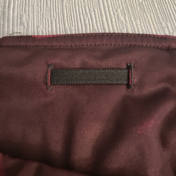 Lululemon Cropped Leggings With Mesh Inserts Size 4 - Picture 6 of 13